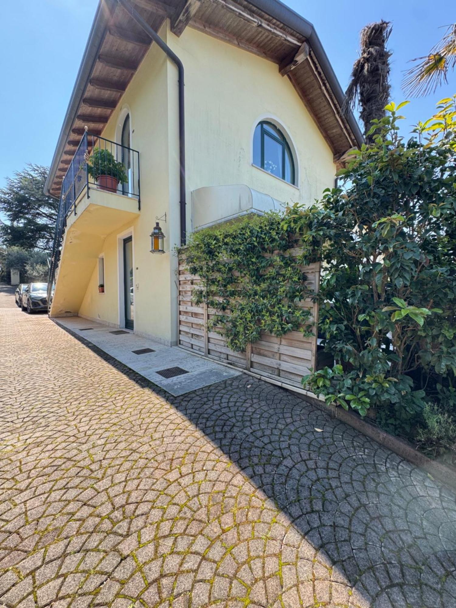 Appartamento La Perla Torri Del Benaco Exterior foto