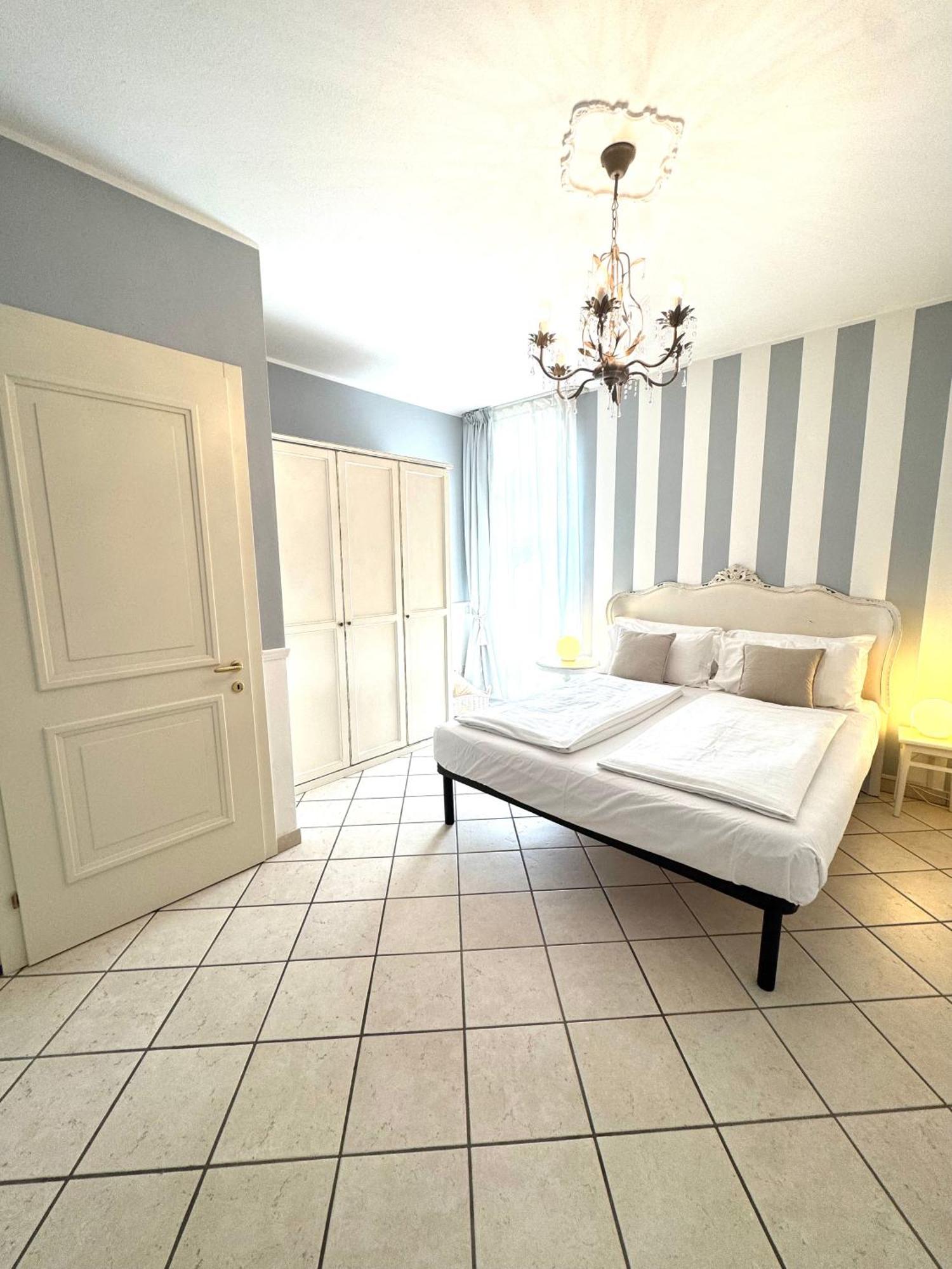 Appartamento La Perla Torri Del Benaco Exterior foto